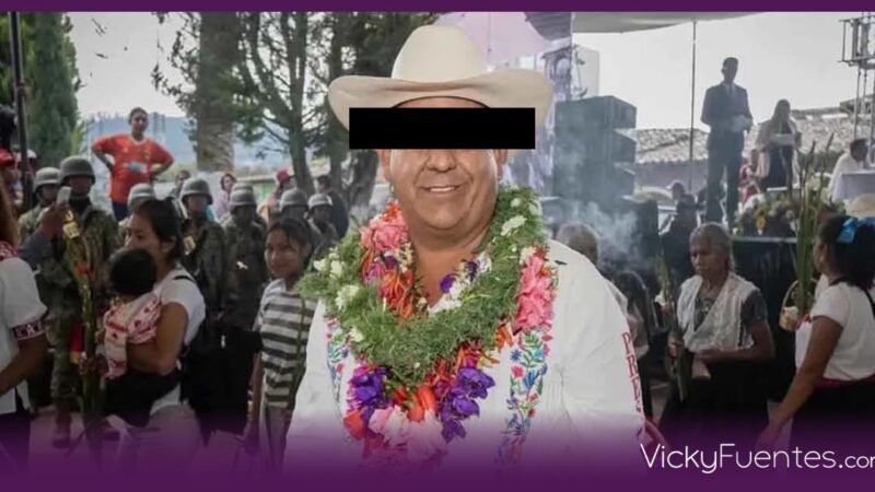 Catean casa del alcalde de Ahuazotepec y detienen a su hijo; edil huye