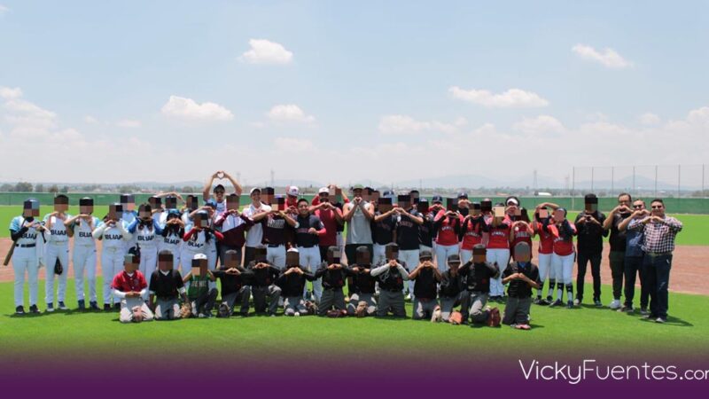 Estudiantes poblanos entrenan con estrellas del béisbol en Acatzingo