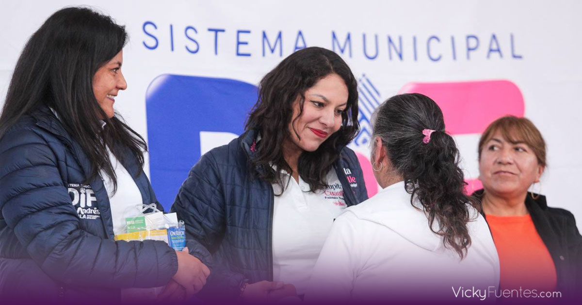 Lupita Cuautle impulsa el autocuidado con entrega de kits de salud en San Andrés Cholula