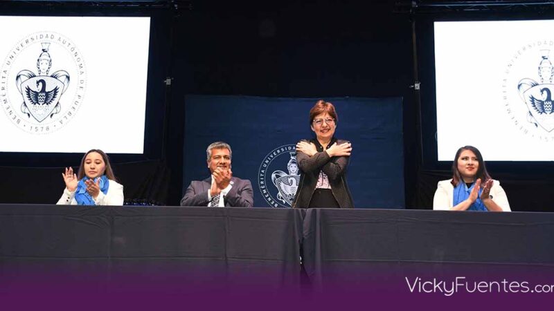 Rectora Lilia Cedillo preside graduaciones de la BUAP en el CCU