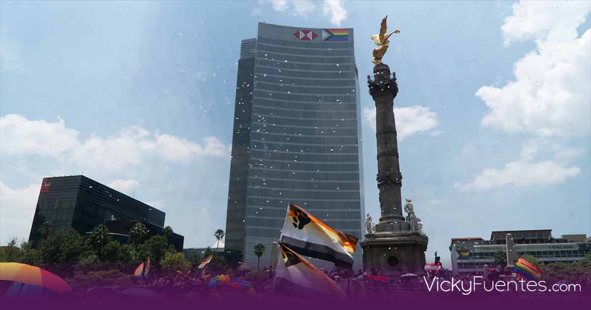 Marcha del Orgullo LGBT+ llena de color Reforma y provoca cierres en CDMX