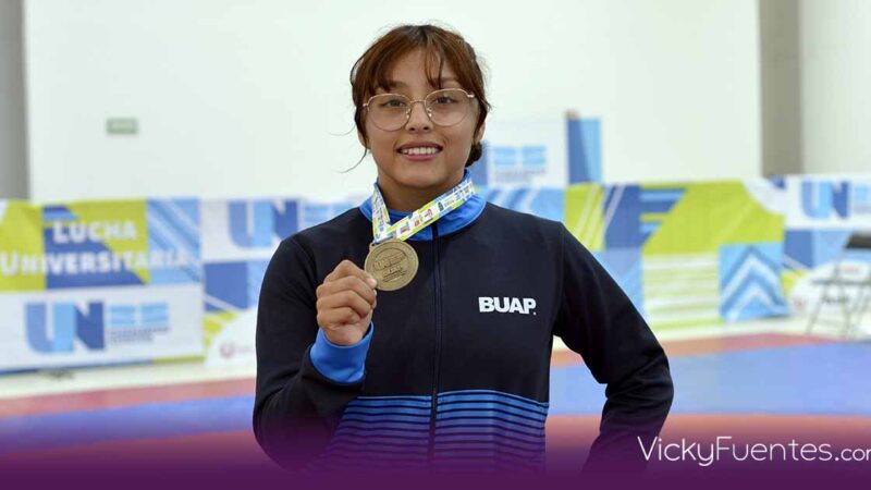 Evelyn Sotarriba se corona tricampeona de lucha universitaria en la Universiada Nacional 2025