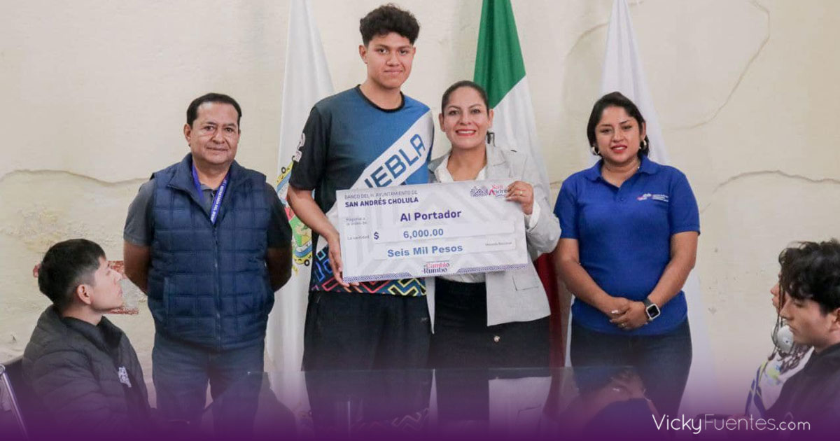 Lupita Cuautle entrega becas a talentos deportivos en San Andrés Cholula