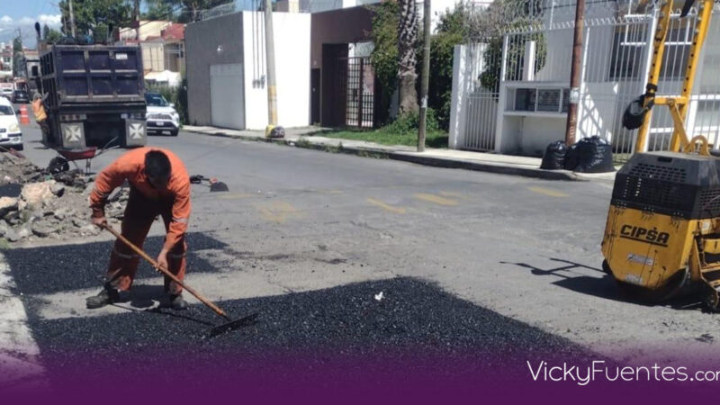 Campaña Bacheando Puebla mejora vialidades y fortalece el comercio local
