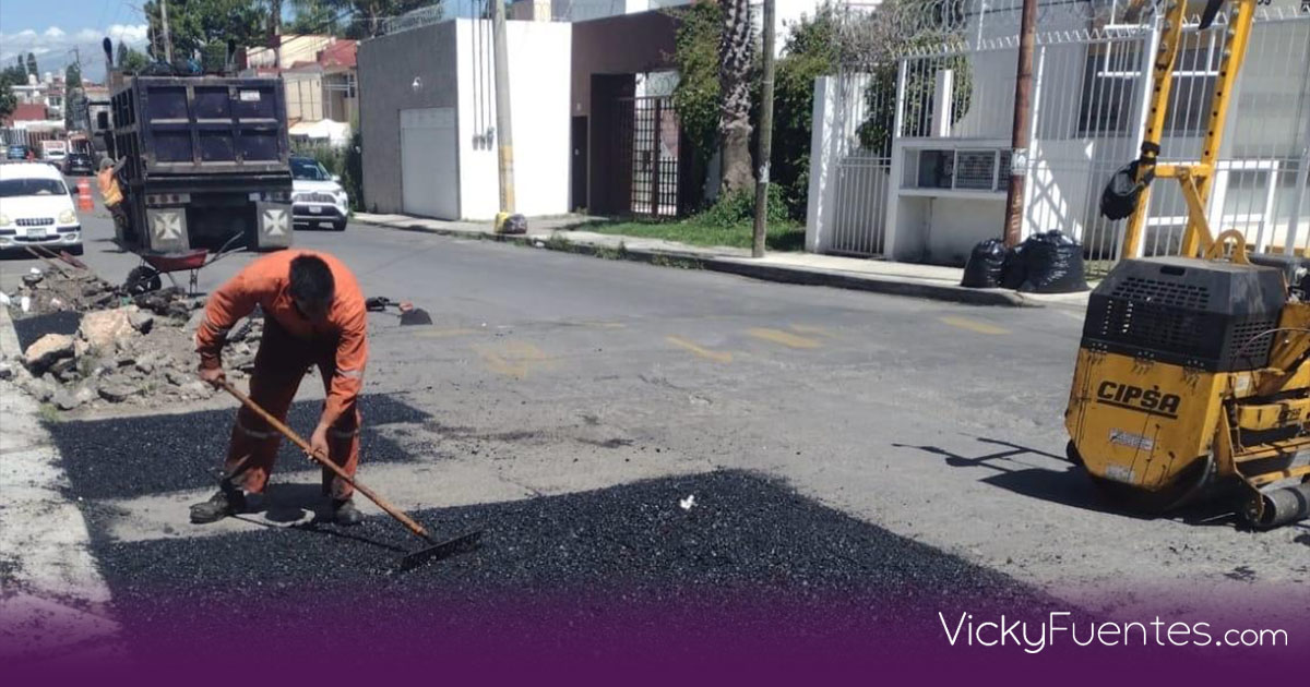 Campaña Bacheando Puebla mejora vialidades y fortalece el comercio local