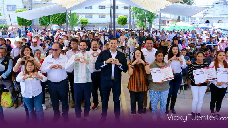 Histórica entrega de 7 mdp a San Miguel Canoa para derechos indígenas