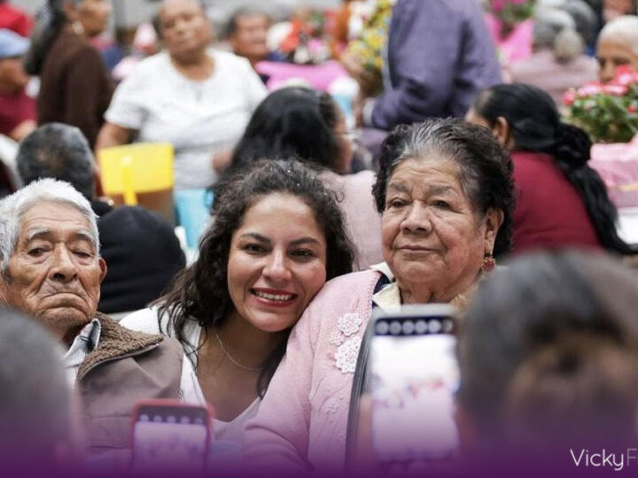 Homenajean en San Andrés Cholula a más de 500 adultos mayores con música y gastronomía