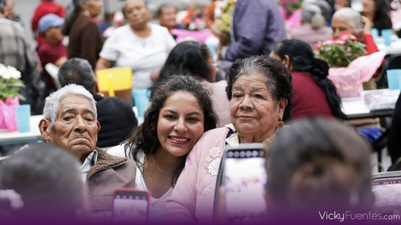 Homenajean en San Andrés Cholula a más de 500 adultos mayores con música y gastronomía