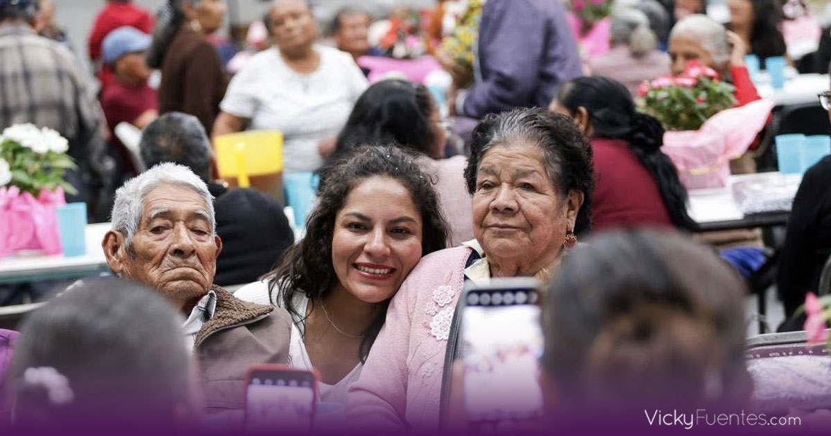 Homenajean en San Andrés Cholula a más de 500 adultos mayores con música y gastronomía