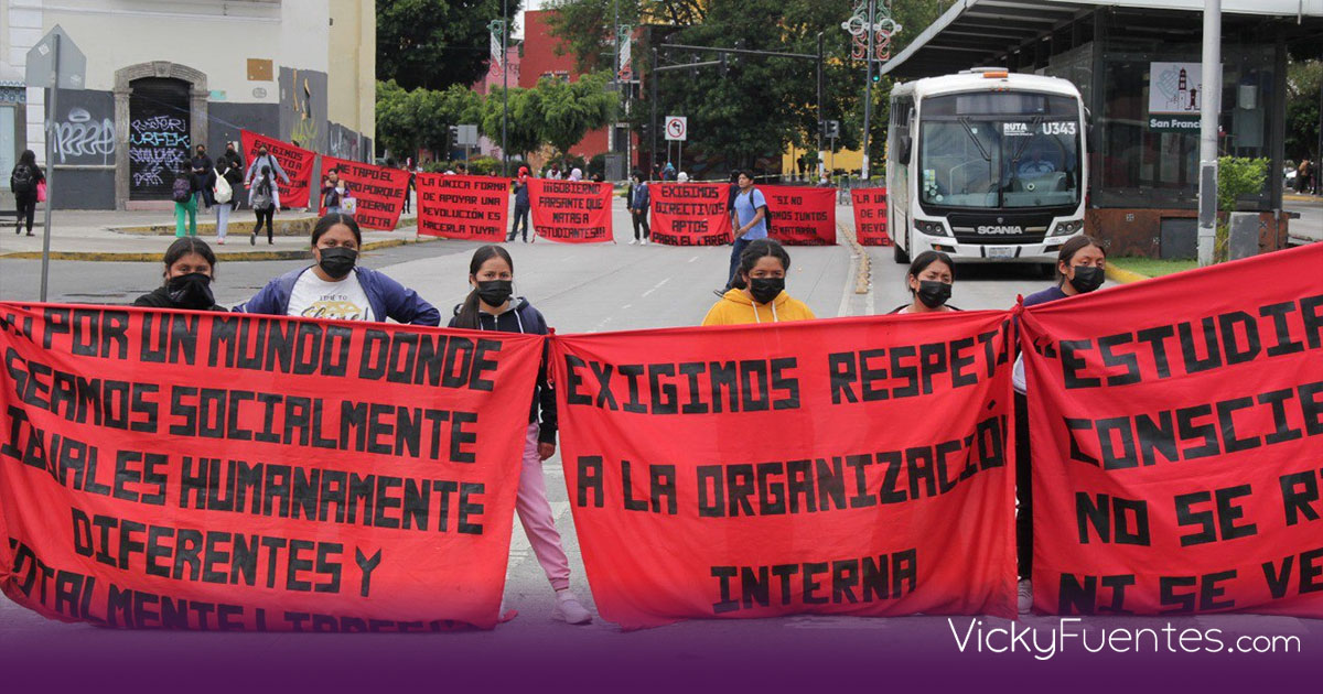 Conflicto en normal de Teteles: liberan alumnas tras caos, pero persisten demandas por dirección y matrícula externa