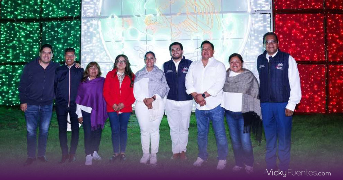 San Andrés Cholula enciende más de 230 luces festivas para celebrar el mes patrio