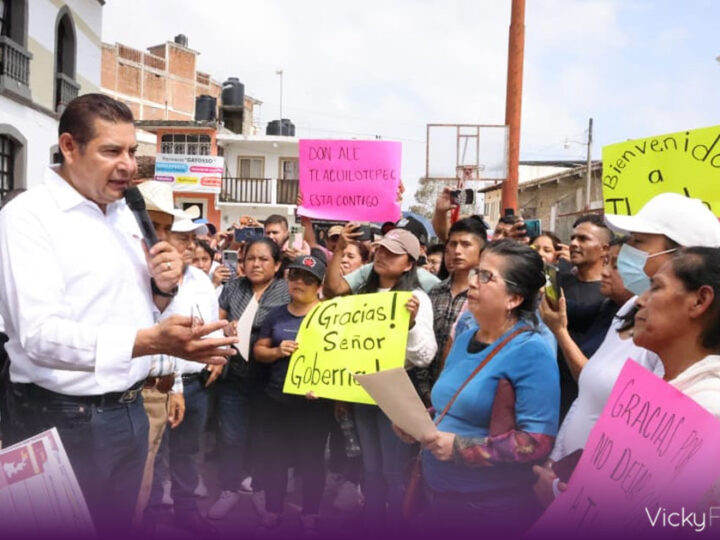 Alejandro Armenta recorre Tlacuilotepec y promete reconstrucción tras lluvias
