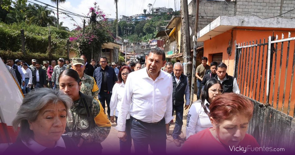 Alejandro Armenta supervisa limpieza y reconstrucción en Huauchinango tras desbordamiento del río