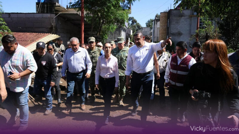 Claudia Sheinbaum y Alejandro Armenta recorren zonas de desastre en Puebla tras tormenta tropical Raymond