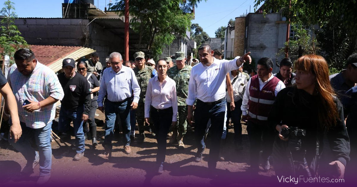 Claudia Sheinbaum y Alejandro Armenta recorren zonas de desastre en Puebla tras tormenta tropical Raymond
