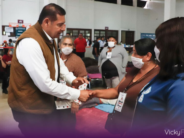 Gobierno de Puebla refuerza atención médica tras inundaciones en Sierra Norte