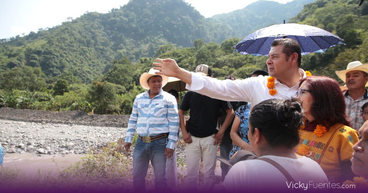 Jopala y Zihuateutla inician reconstrucción de puente con apoyo estatal y federal
