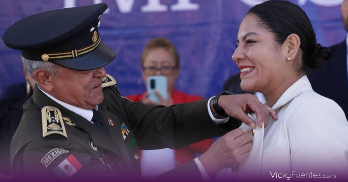 Alcaldesa de San Andrés Cholula recibe la Venera de Gran Defensora de la Patria