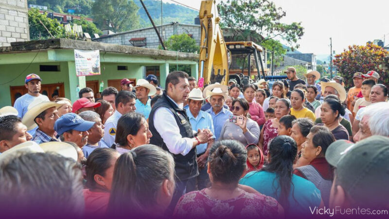 Alejandro Armenta atiende de inmediato daños por desborde de arroyo en Chicontla