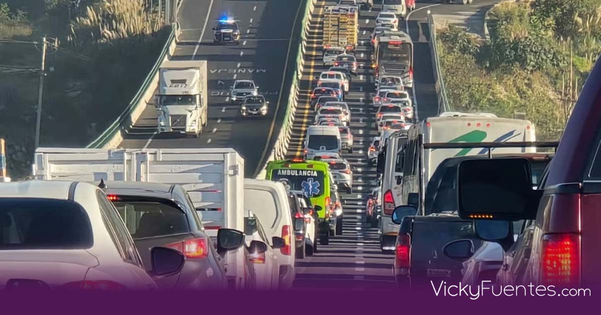 Bloqueos de campesinos y transportistas estrangulan carreteras; gobierno acusa motivaciones políticas