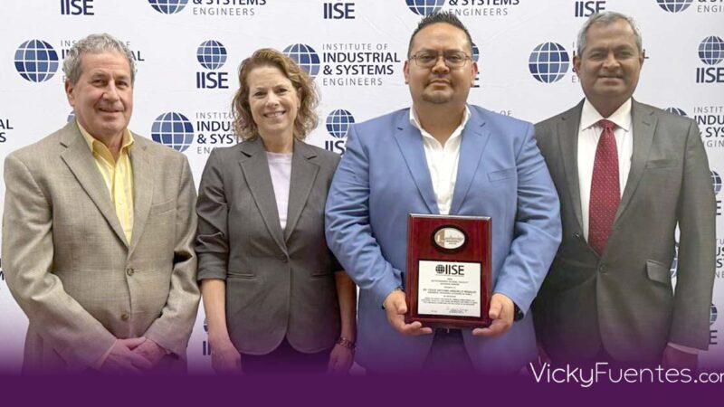 Docente BUAP recibe el Global Outstanding Faculty Advisor Award en Estados Unidos
