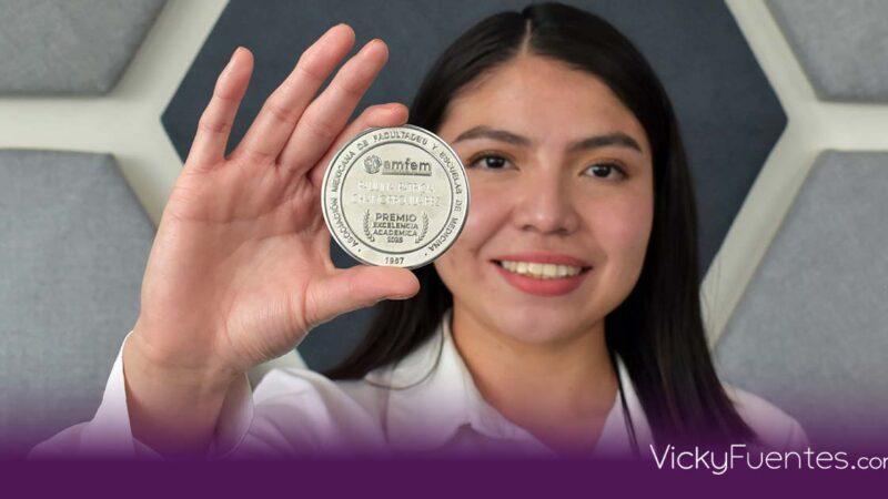 Pasante de la BUAP recibe el Premio a la Excelencia Académica 2025