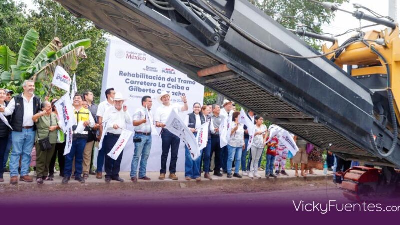 Armenta inicia rehabilitación de carreteras en Xicotepec con apoyo de PEMEX