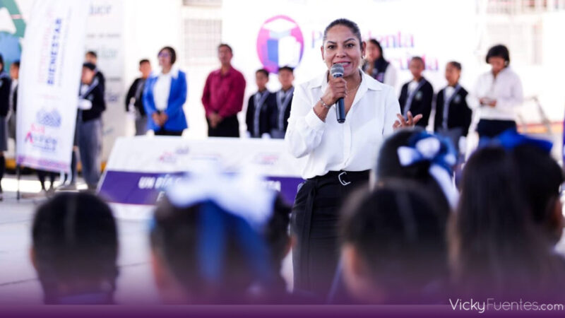 Lupita Cuautle reconoce la excelencia académica de estudiantes en San Andrés Cholula