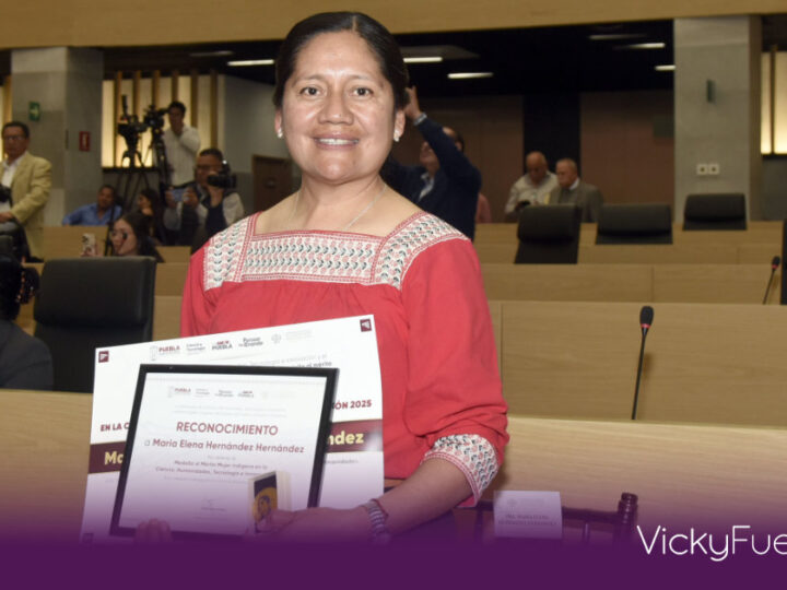 Académica de la BUAP recibe la Medalla al Mérito Mujer Indígena 2025 por su aporte a la ciencia