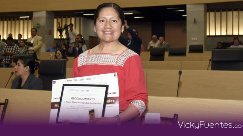 Académica de la BUAP recibe la Medalla al Mérito Mujer Indígena 2025 por su aporte a la ciencia