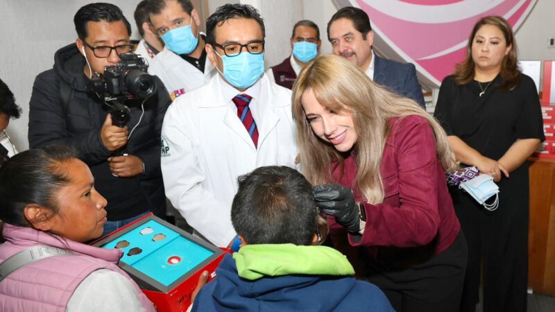 SEDIF entrega implantes de oído medio a 20 niños en Puebla con inversión millonaria