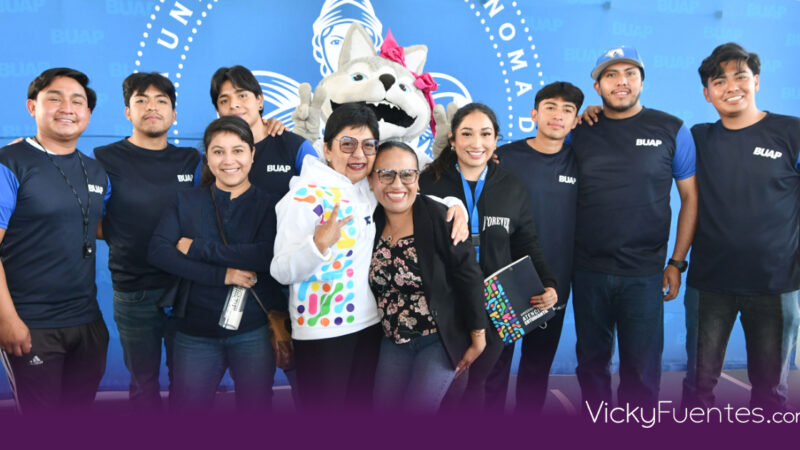 Lilia Cedillo premia a estudiantes de la BUAP en el concurso de fotografía Enfoca y conecta