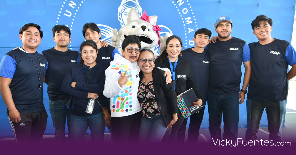 Lilia Cedillo premia a estudiantes de la BUAP en el concurso de fotografía Enfoca y conecta