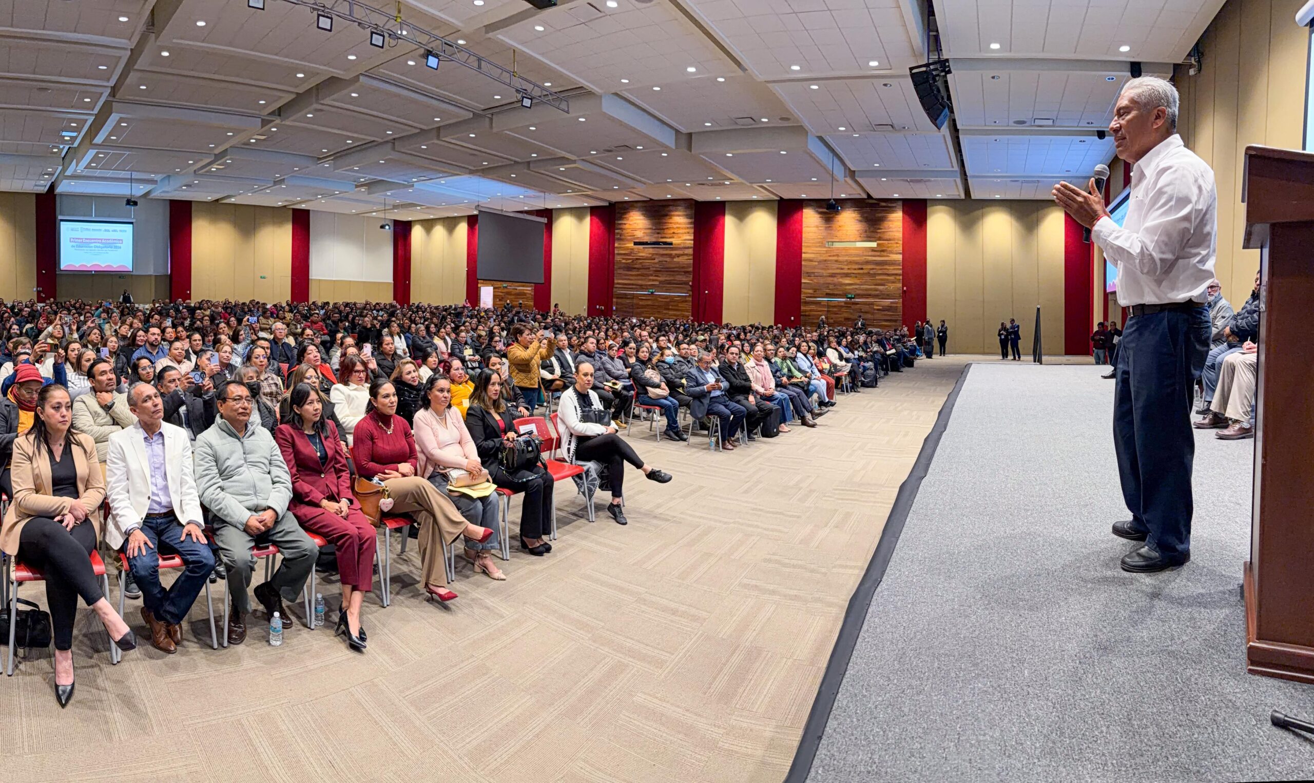 SEP Puebla capacita a 1,200 docentes en el modelo de comunidades de aprendizaje