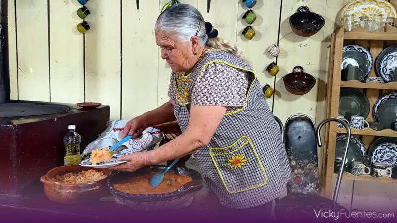 Así se preparan las tortitas de charales de Doña Ángela para Cuaresma