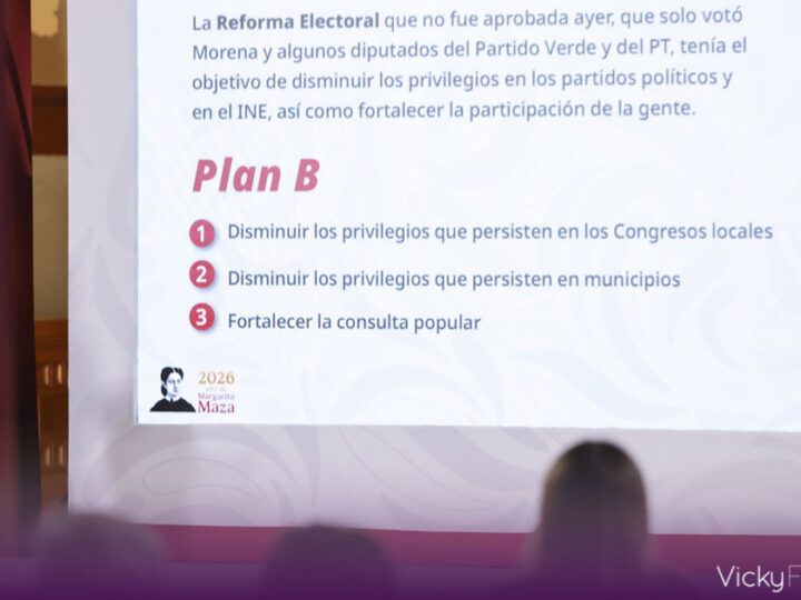 Claudia Sheinbaum critica a diputados que rechazaron su reforma electoral y Morena analiza medidas internas