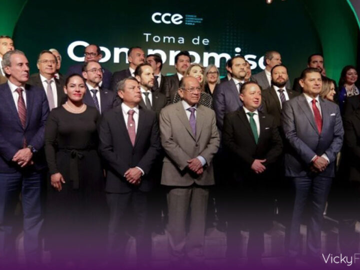 Lupita Cuautle asiste a toma de compromiso del nuevo presidente del CCE Puebla