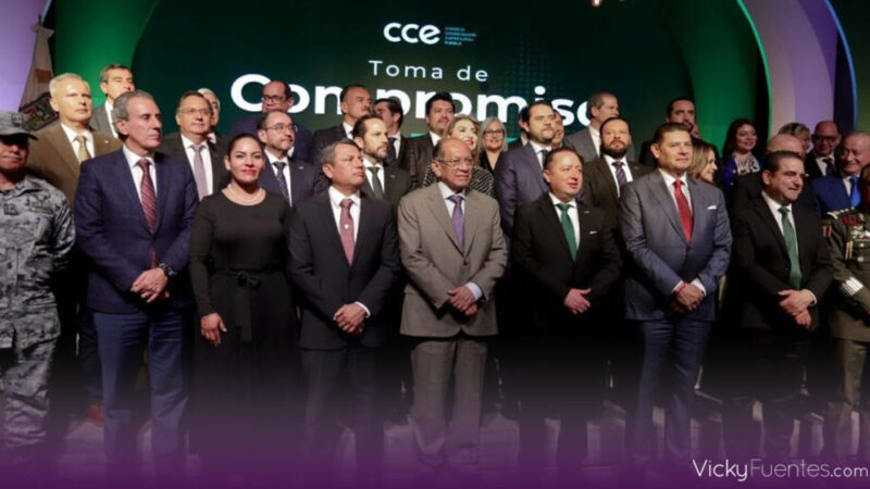 Lupita Cuautle asiste a toma de compromiso del nuevo presidente del CCE Puebla