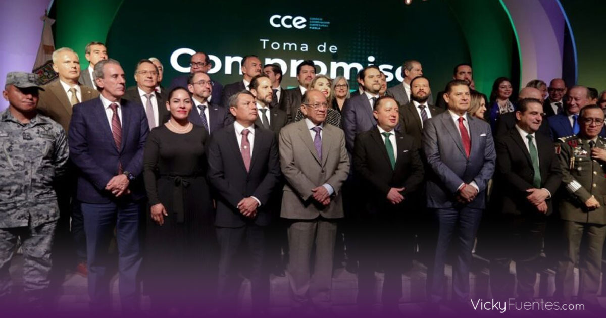 Lupita Cuautle asiste a toma de compromiso del nuevo presidente del CCE Puebla