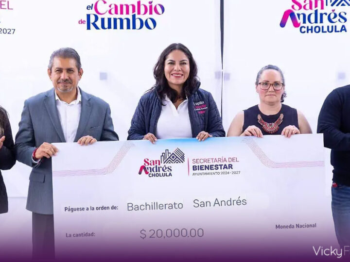 Lupita Cuautle entrega apoyos económicos para fortalecer la educación en San Andrés Cholula