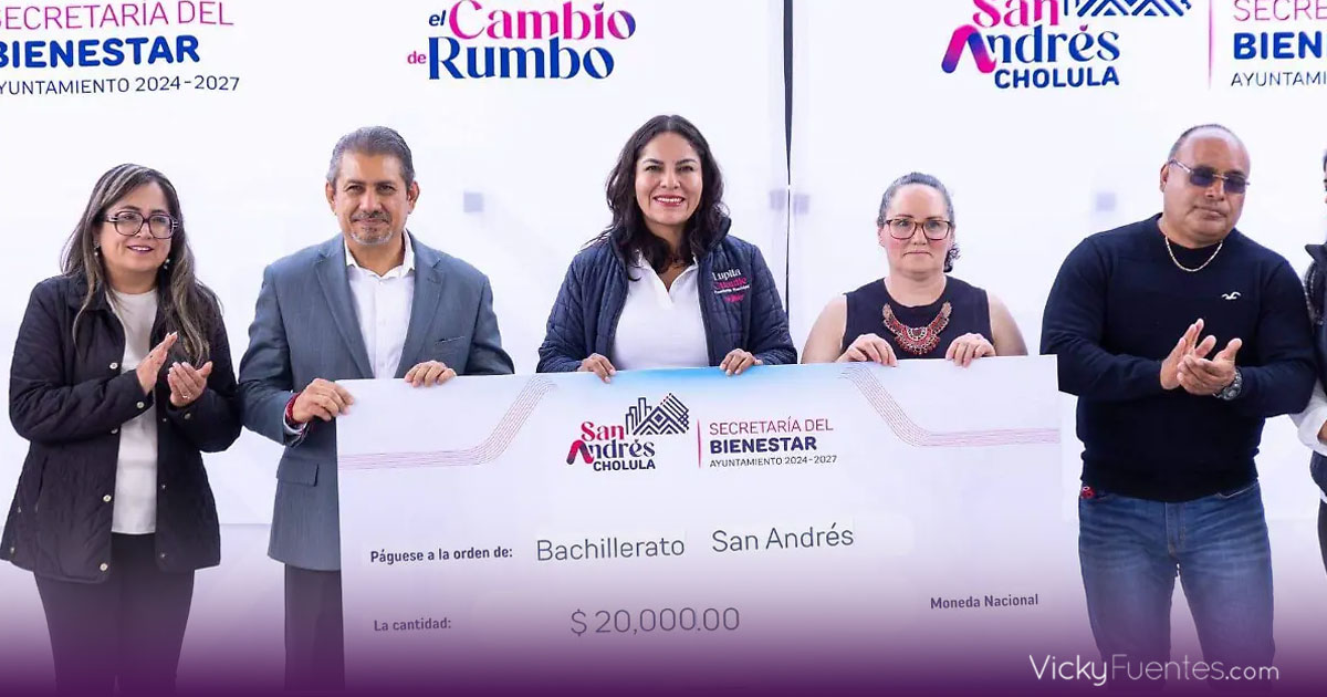 Lupita Cuautle entrega apoyos económicos para fortalecer la educación en San Andrés Cholula