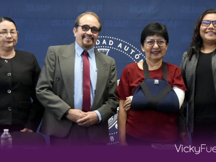 Manuel Palacios Motolinía rinde su primer informe al frente de la Preparatoria Simón Bolívar de la BUAP