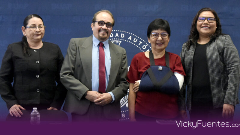 Manuel Palacios Motolinía rinde su primer informe al frente de la Preparatoria Simón Bolívar de la BUAP