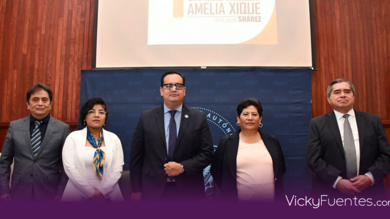 María Amelia Xique Suárez rinde primer informe en la Facultad de Lenguas de la BUAP e inaugura mural