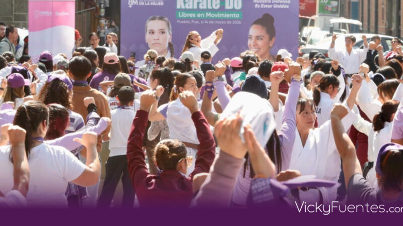 Puebla impulsa la seguridad de las mujeres con clase masiva de karate
