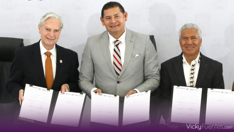 SEP y UDLAP acuerdan becas de maestría para 300 docentes en Puebla