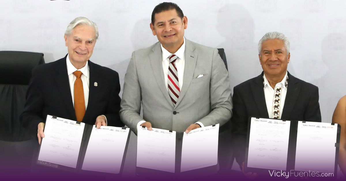 SEP y UDLAP acuerdan becas de maestría para 300 docentes en Puebla