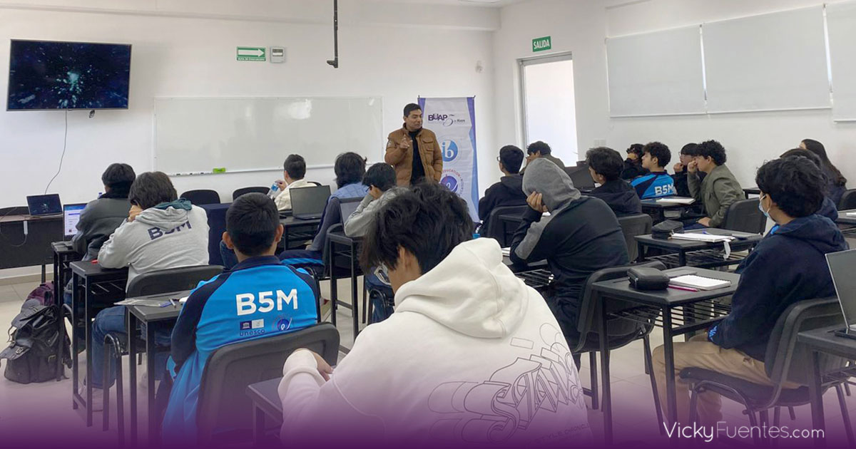 Estudiantes de la BUAP brillan en clase internacional de física de partículas