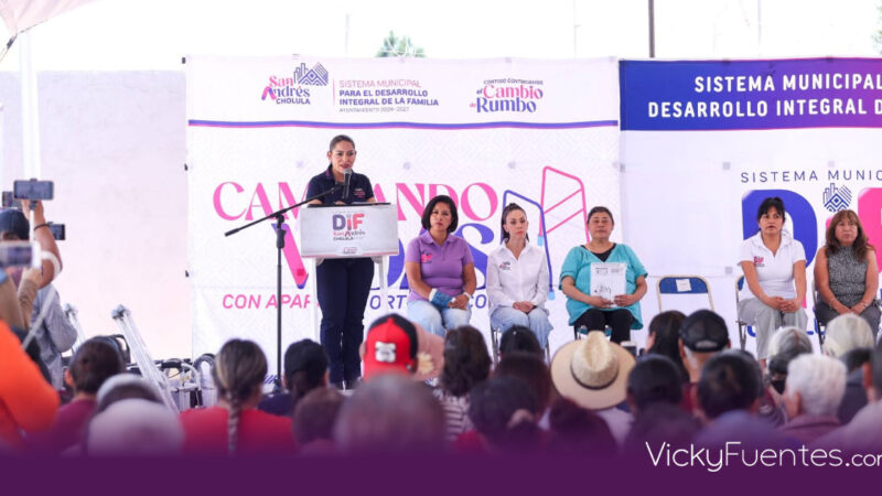 Lupita Cuautle entrega apoyos funcionales del programa Cambiando Vidas en San Andrés Cholula