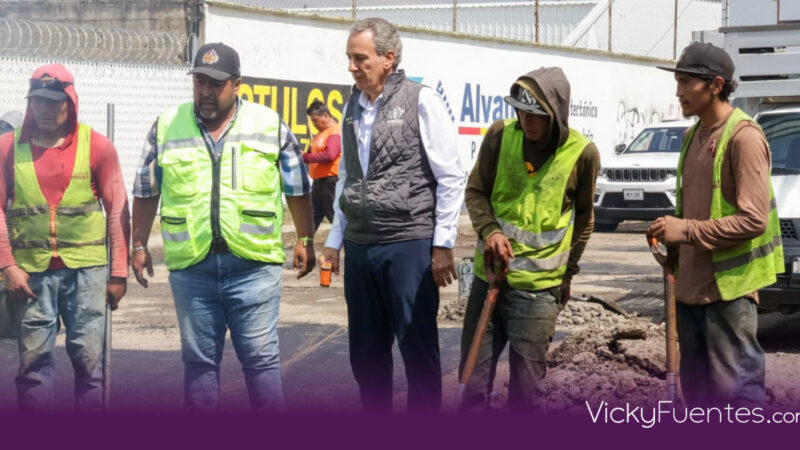Pepe Chedraui supervisa bacheo en San Pablo Xochimehuacan para mejorar la movilidad